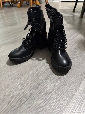 Juicy Couture Women’s Black Lace-Up Combat Boots Sz 6 EUC